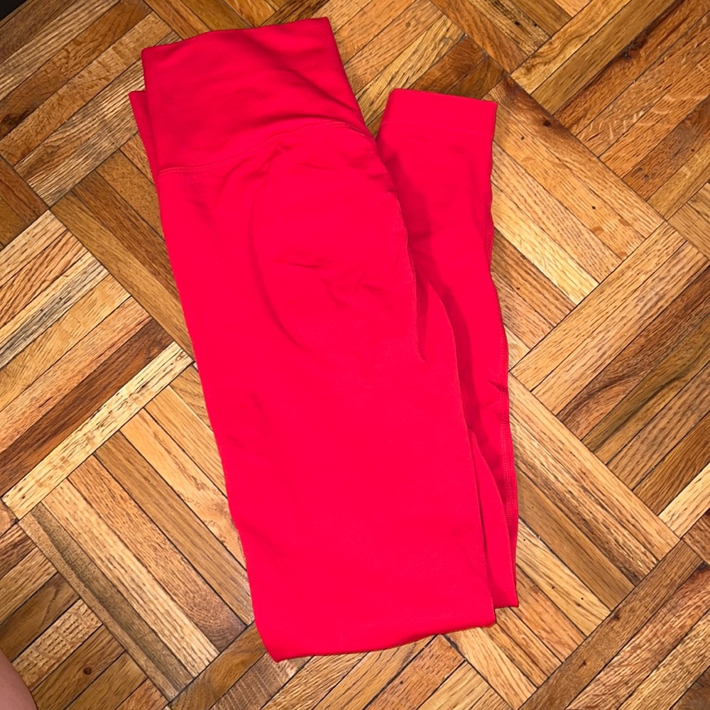 Red contour leggings